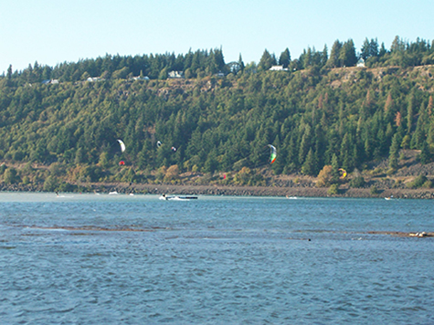 kiteboarders on Columbia River